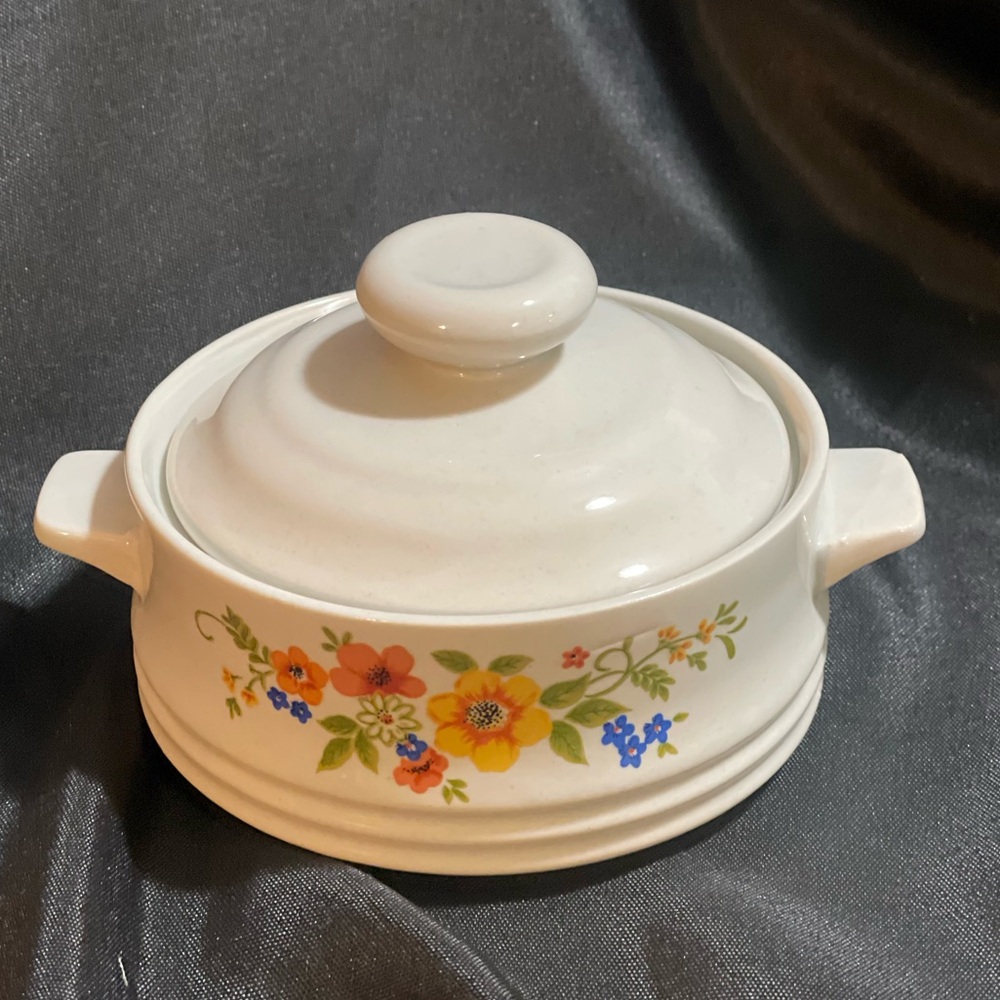 Vintage 1980 Sweet Flowers stoneware crock w lid - bowl made JAPAN